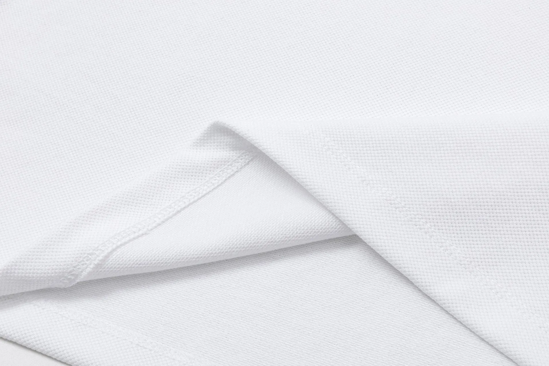 MONCLER POLO Polo ， 。Classic ， Moncler 。 ： Moncler 、 、 、 、 、 。 。 ：Black White Size：MLXLXXL